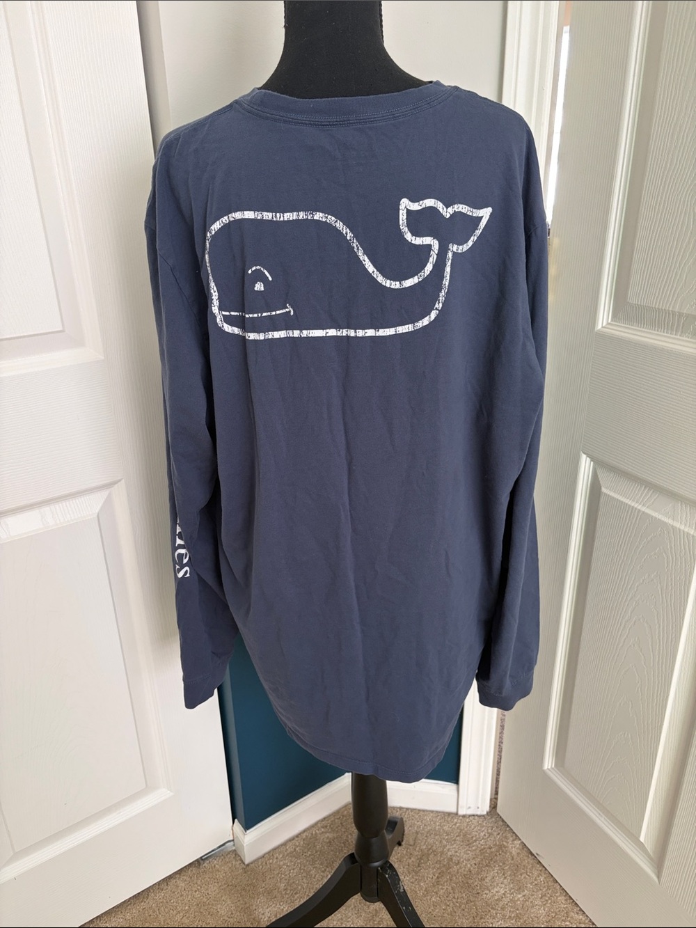 Men’s Vineyard Vines Navy Long-Sleeve Tee with White Whale Graphic